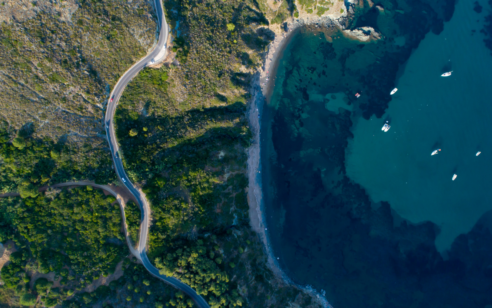 Vista de la playa de Acquarilli desde el dron