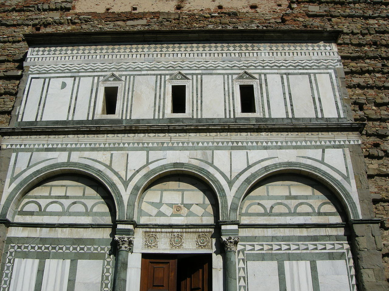Abadía Fiesolana, fachada