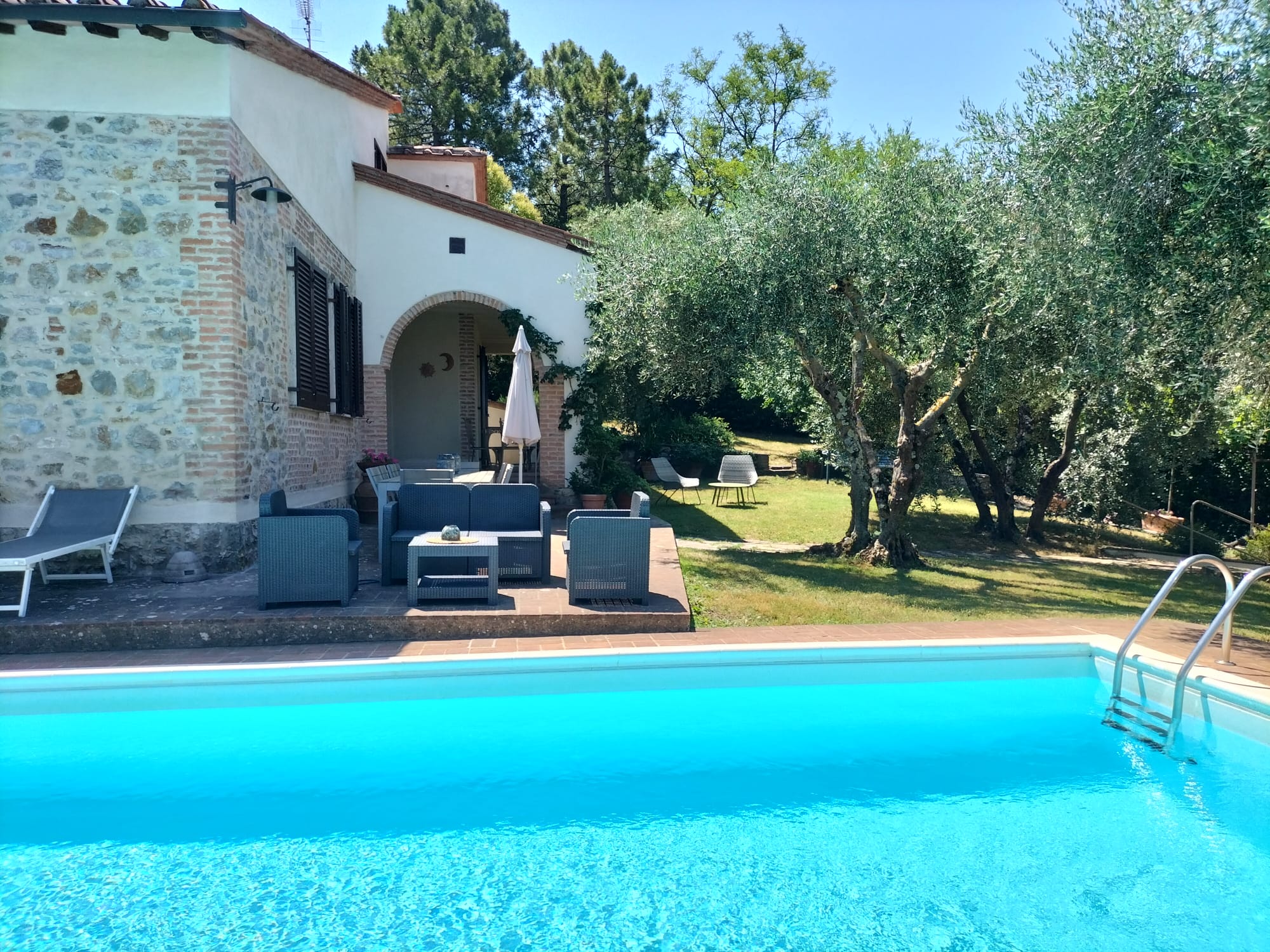 Villa Fiorenzani Radicondoli private pool Tuscany