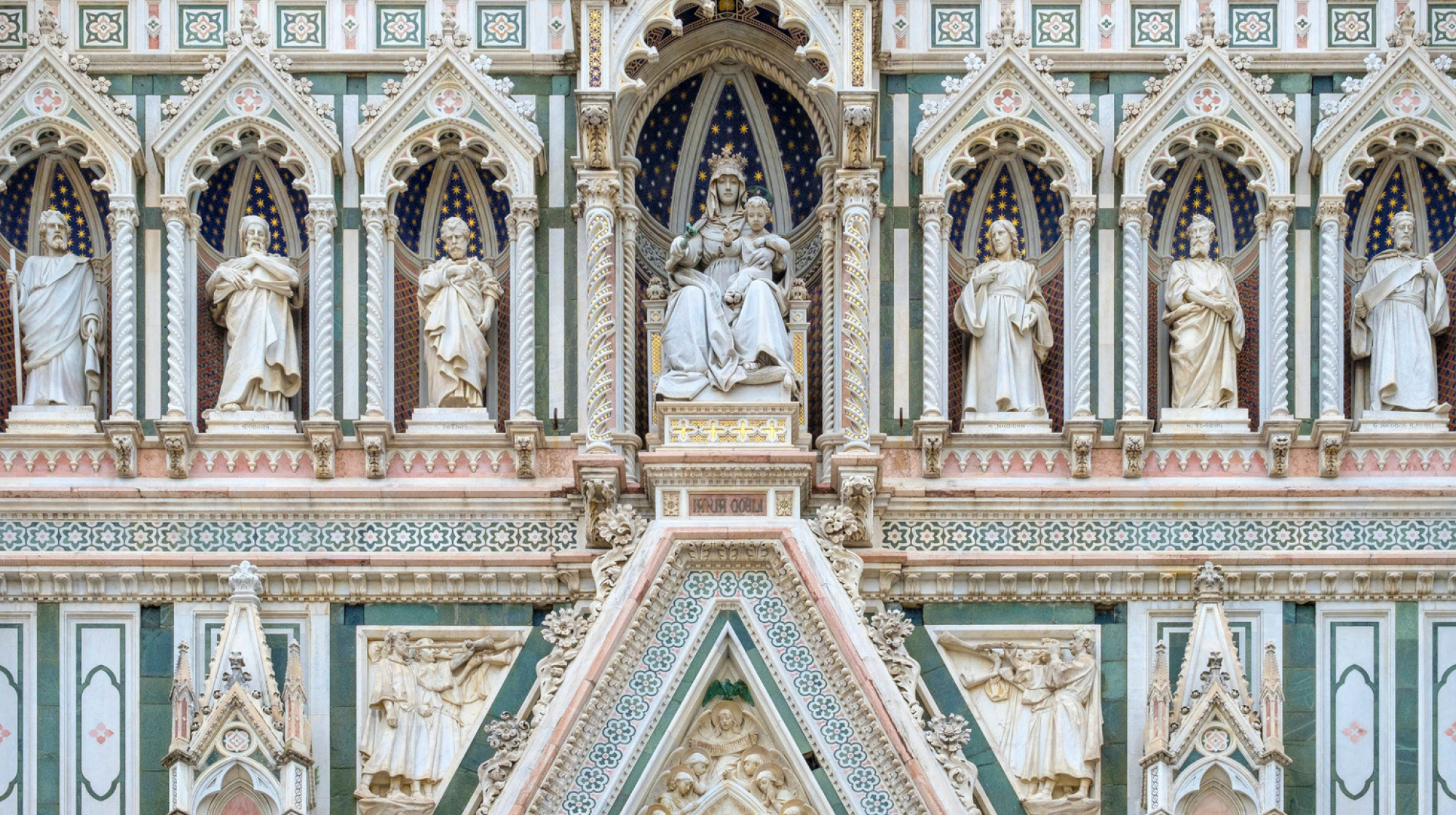 La facciata della Cattedrale di Santa Maria del Fiore (dettaglio)