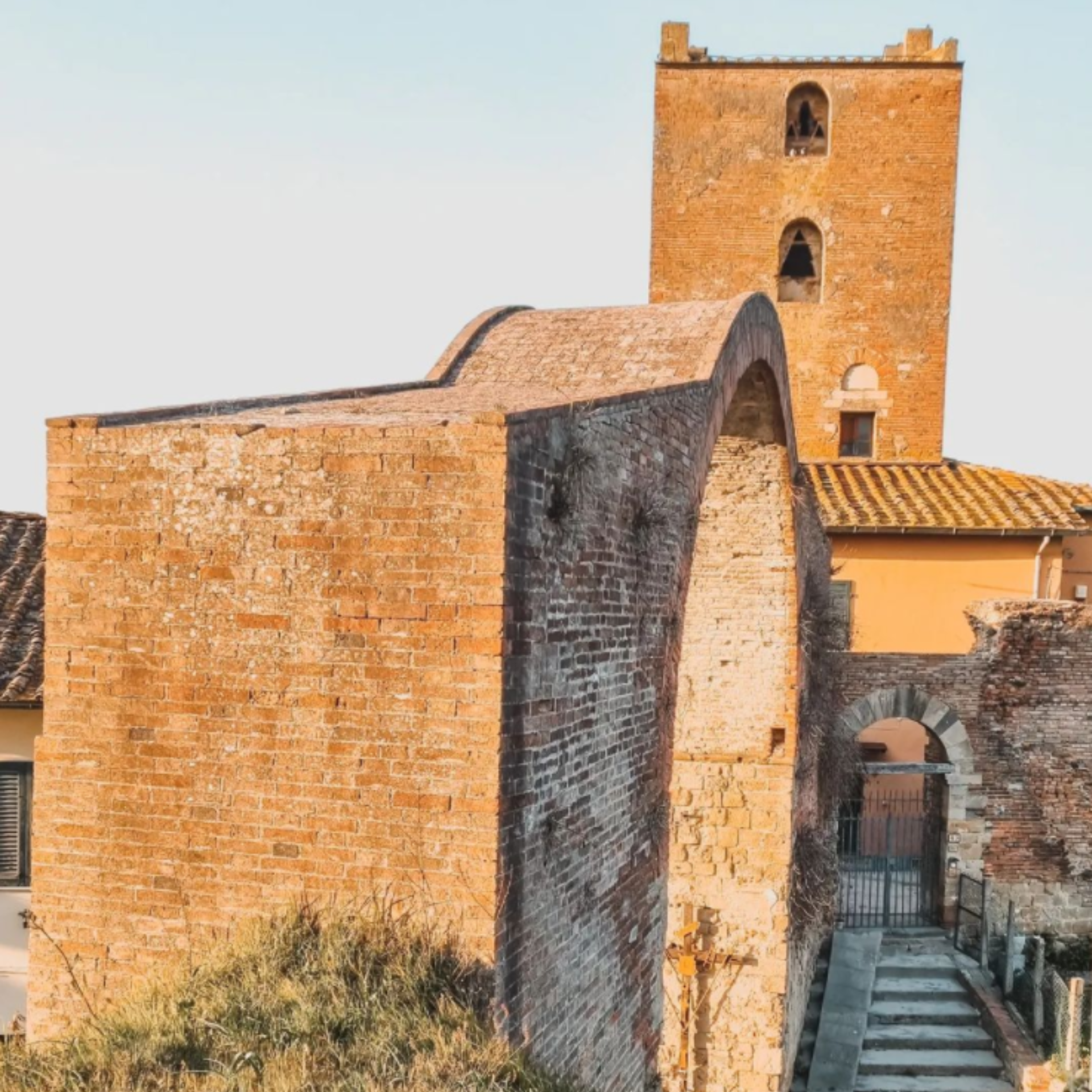 Torre ed arco di Castruccio Castracani