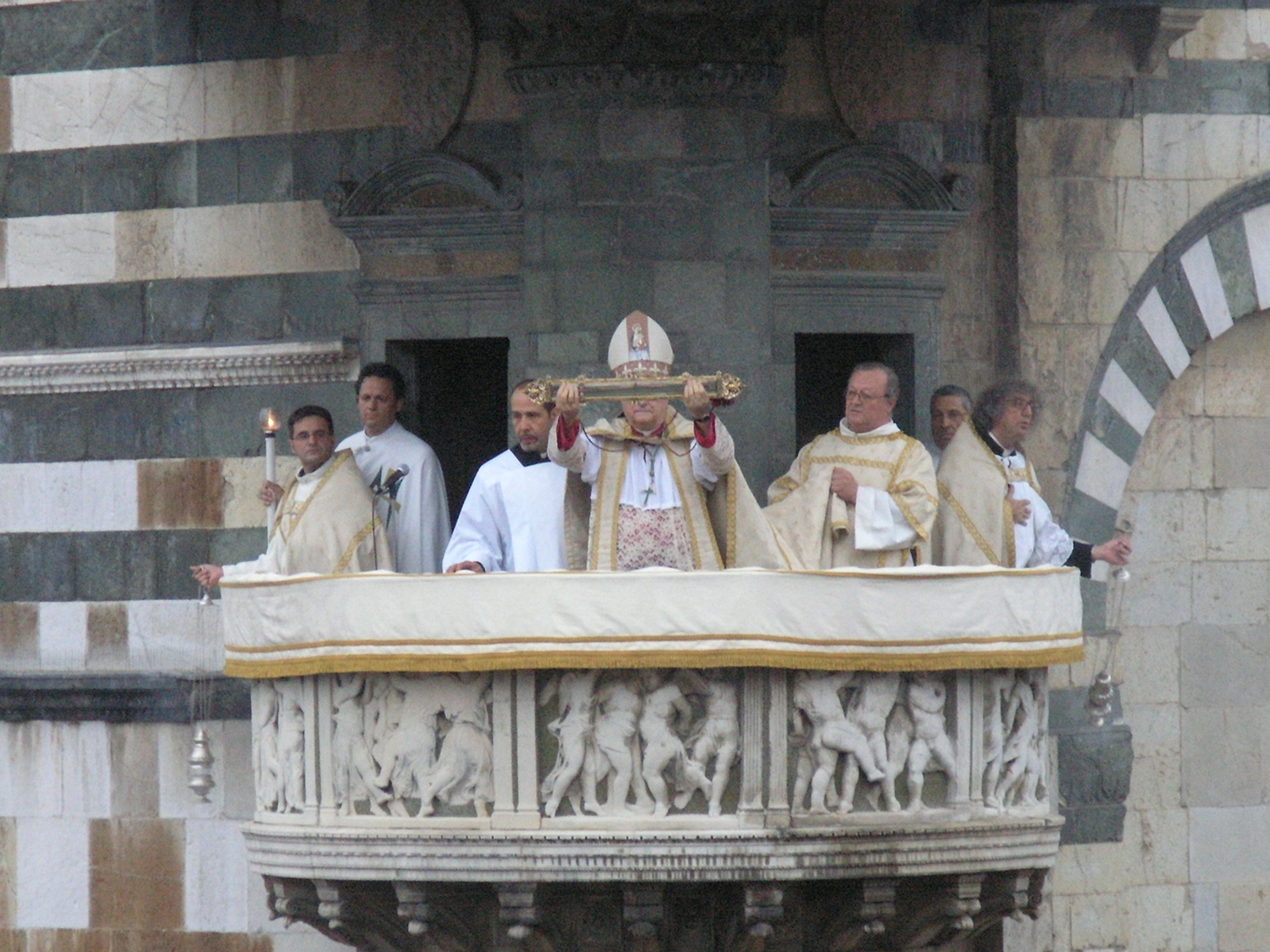 Display of the Sacra Cintola