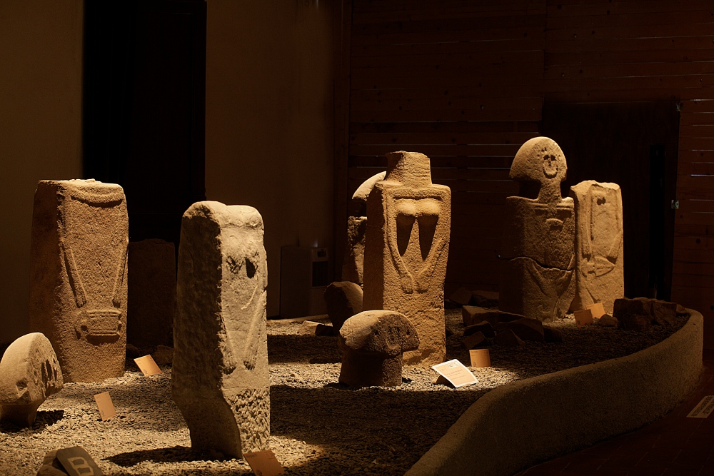 The Stele Statues