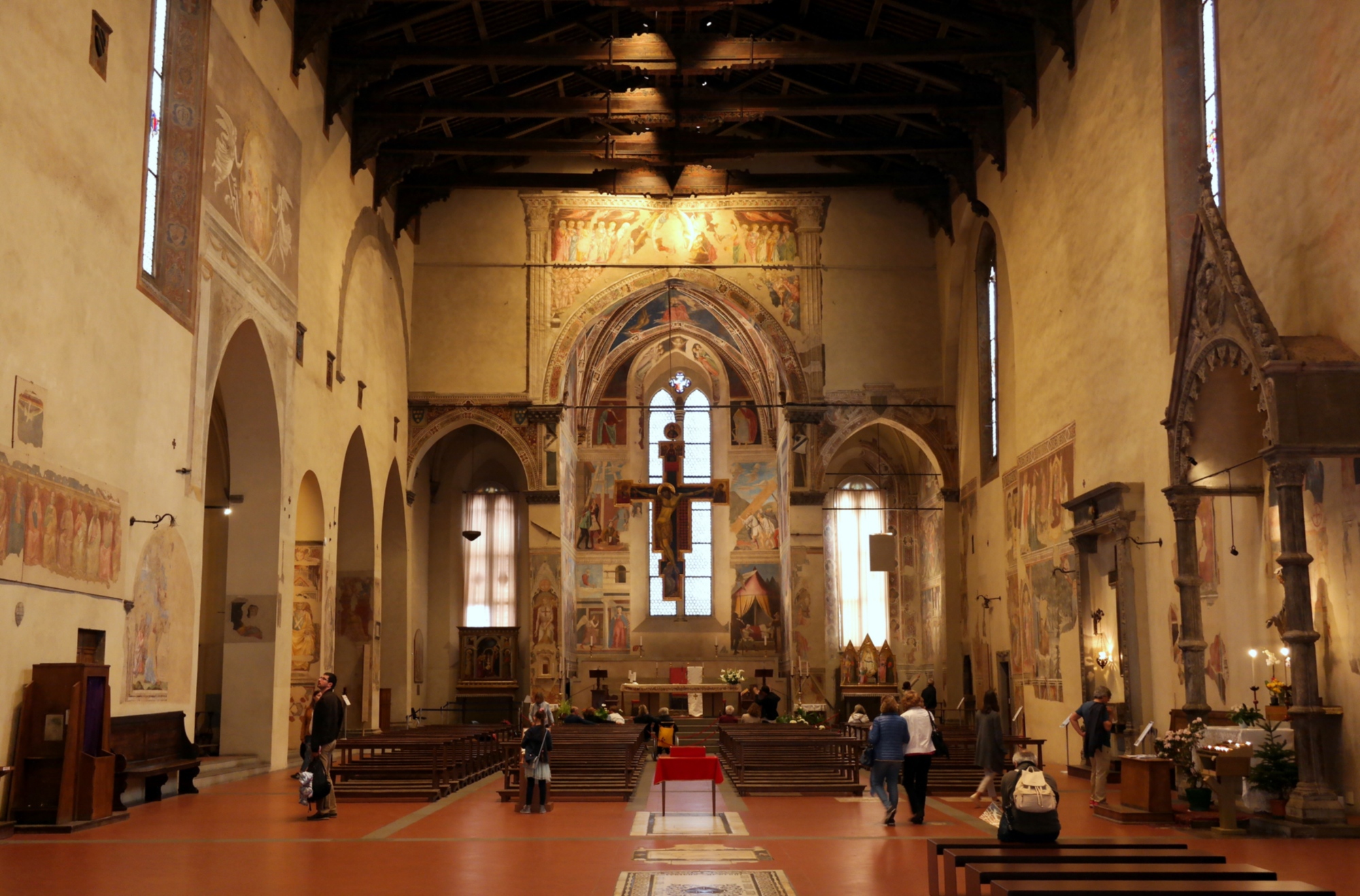 L'interno della Basilica di San Francesco