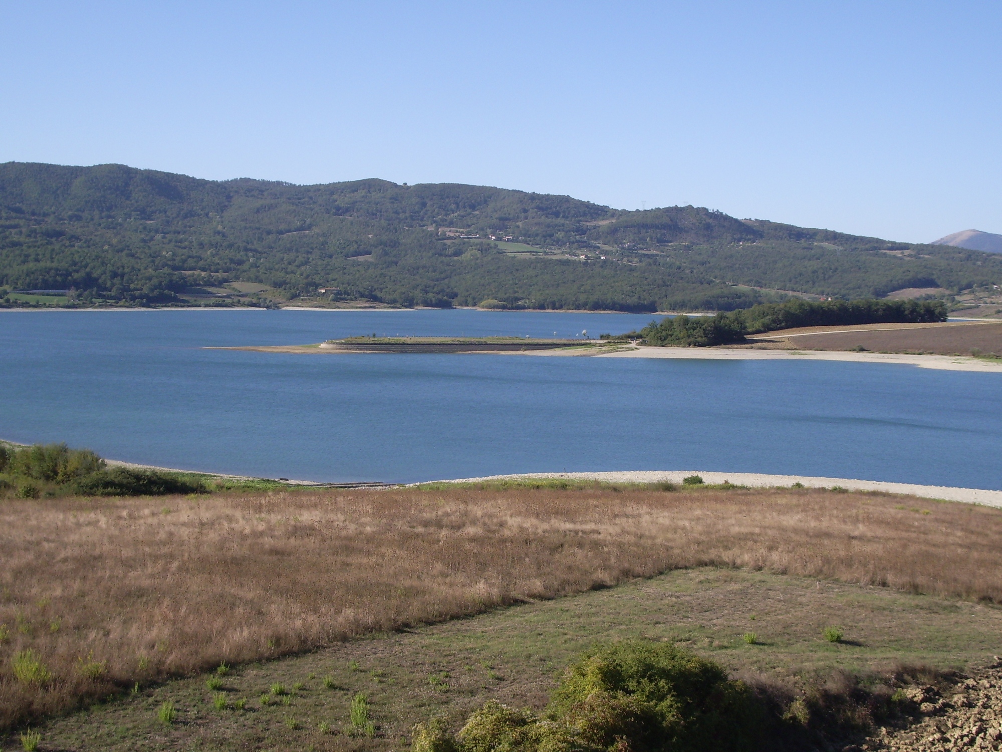 lake surrounded by hills