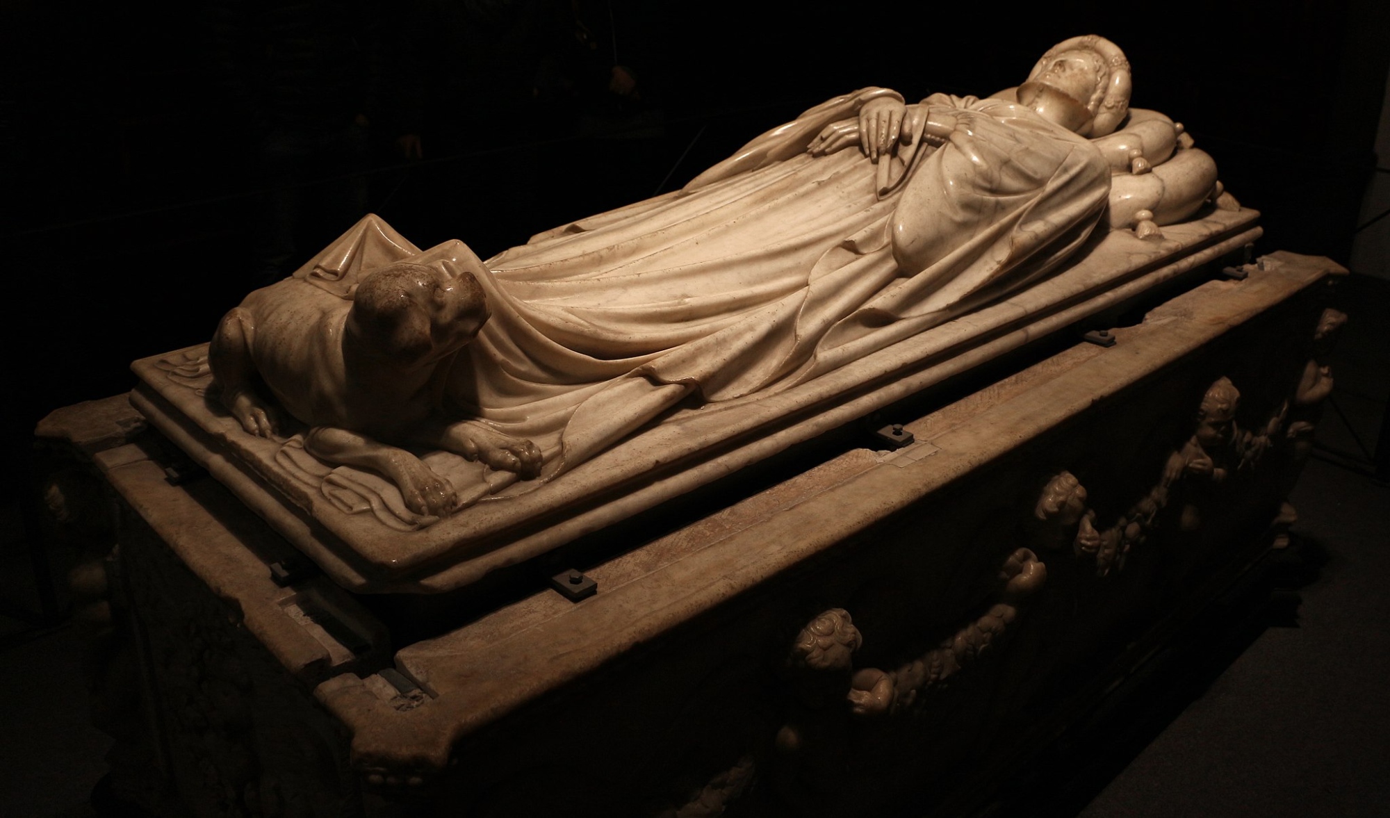 Sargofago marmoreo di Ilaria del Carretto, di Jacopo della Quercia