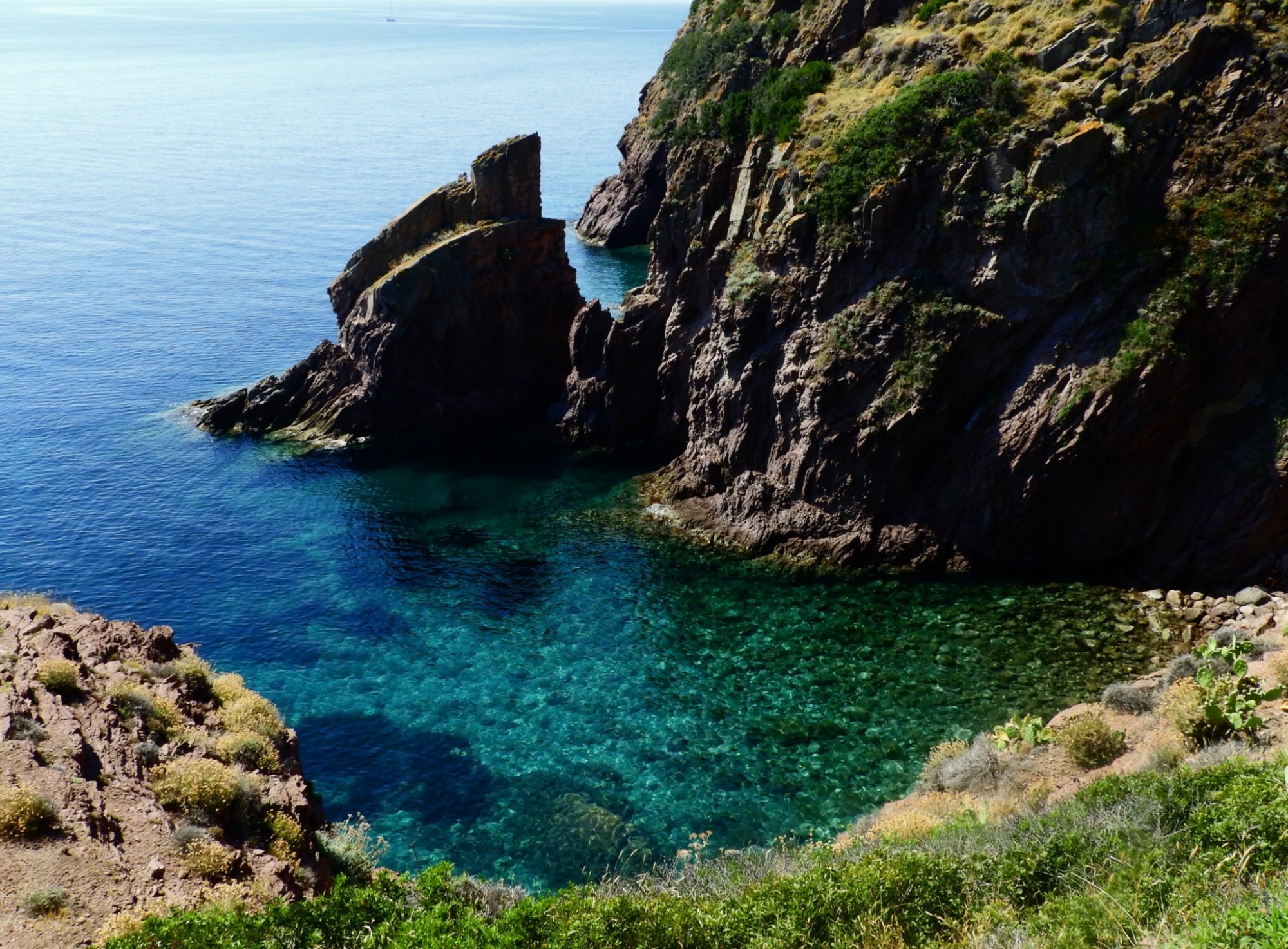 The crystal clear sea of Capraia Island