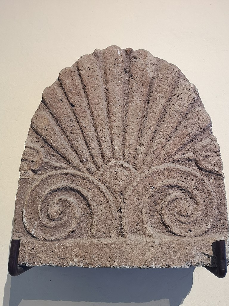 Bassorilievo della palmetta, simbolo del museo