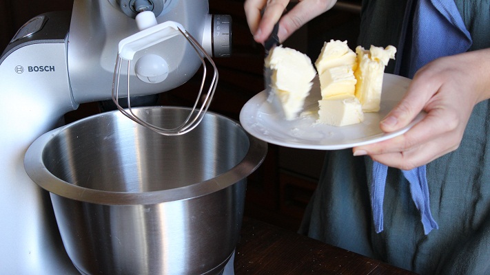 Beat the butter with the sugar for a few minutes until it becomes creamy and light