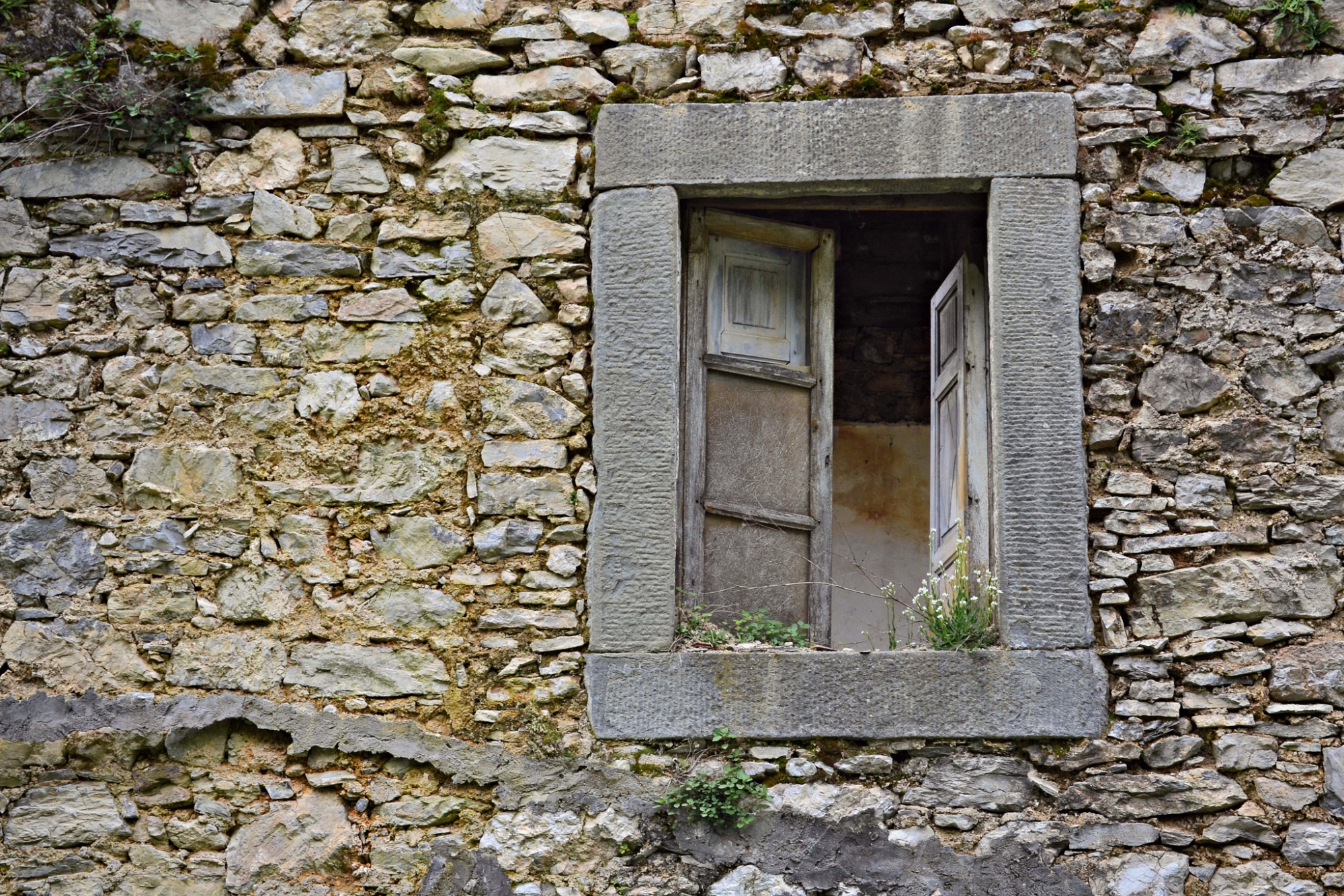Il fascino di un angolo abbandonato a Rontano, frazione di Castelnuovo di Garfagnana