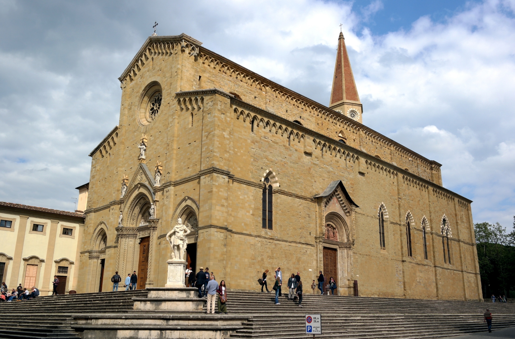 Catedral de los Santos Pietro y Donato en Arezzo