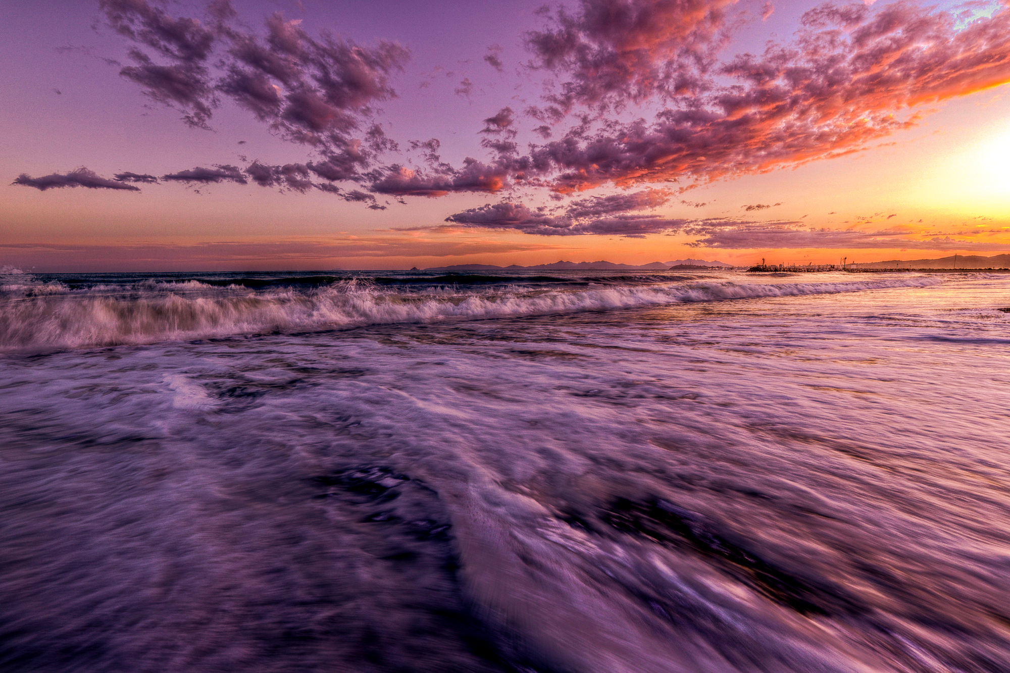 Das Meer der Sterpaia bei Sonnenuntergang