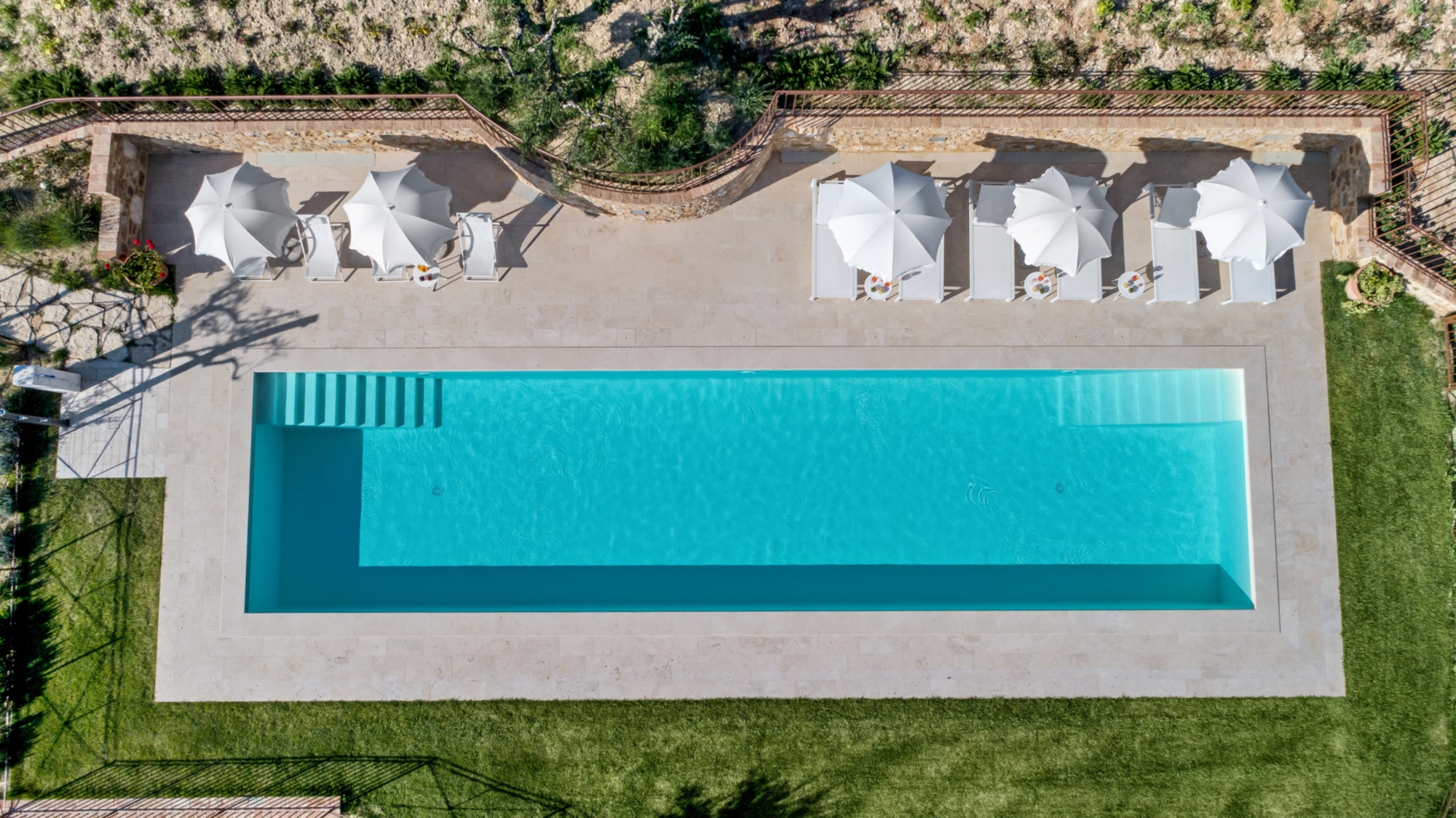 Mulino della Solaia, the pool from an aerial view