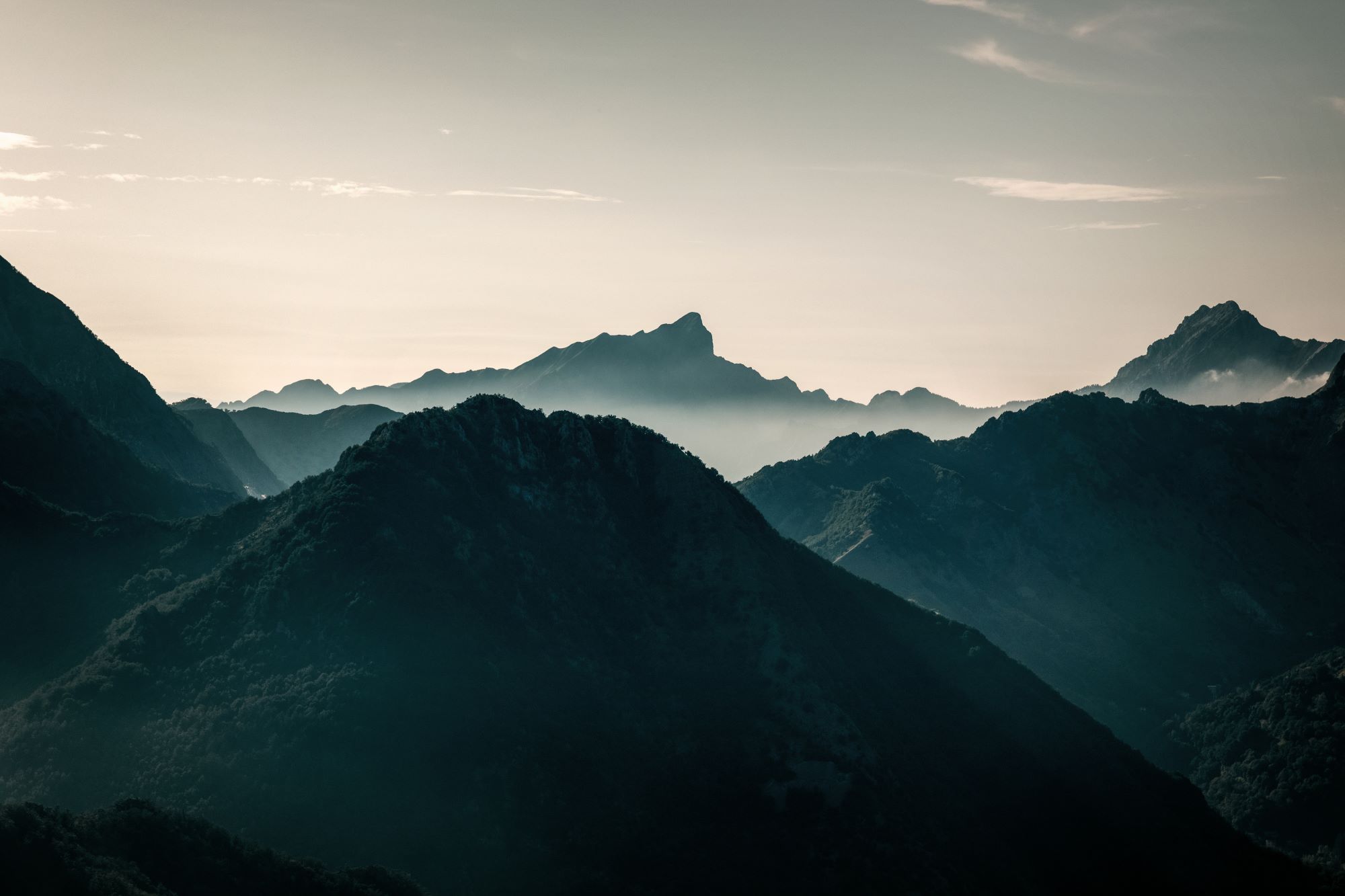 Traversata per escursionisti esperti da Spallone a Monte Sagro fino a Punta Tre Uomini