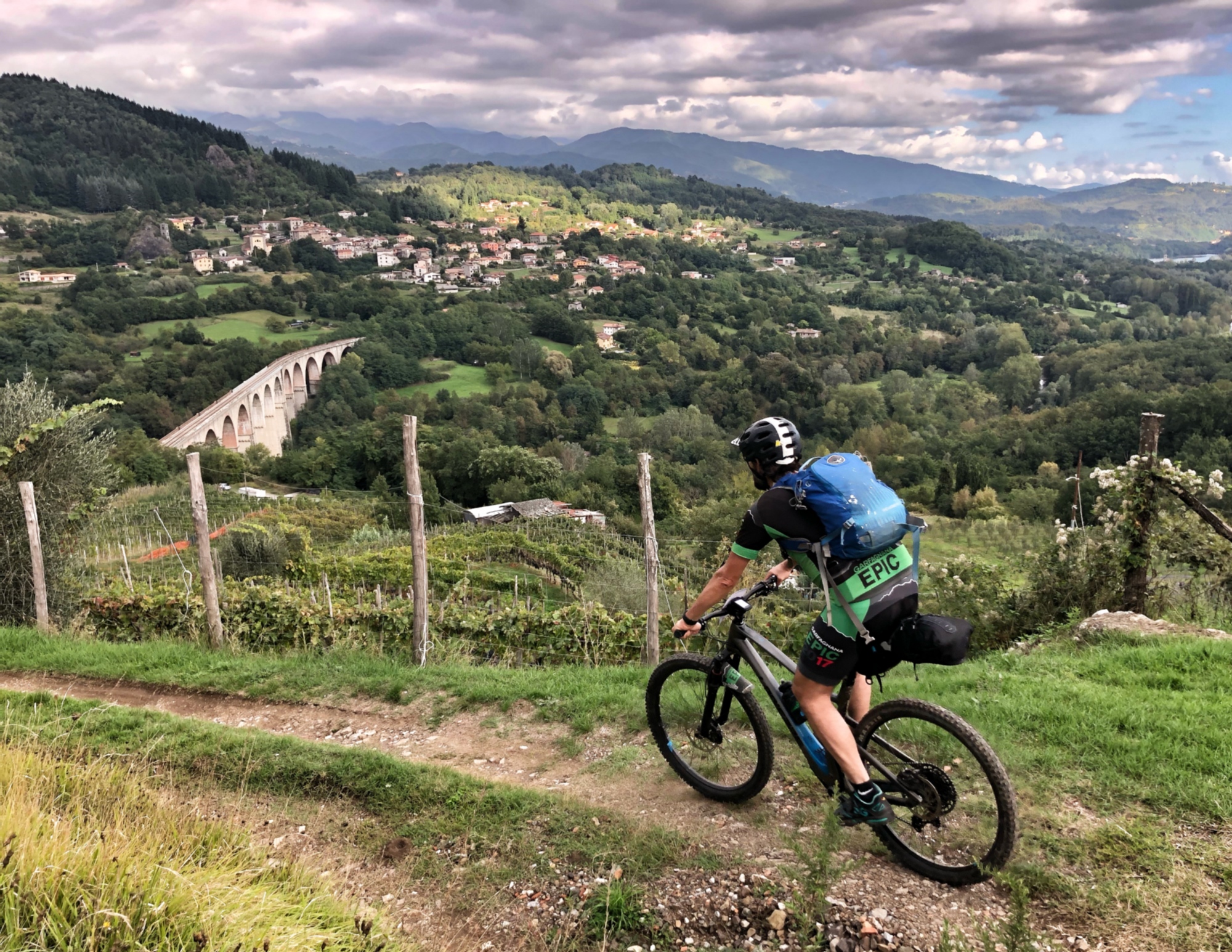In e-bike through villages, nature and... local food in Tuscany