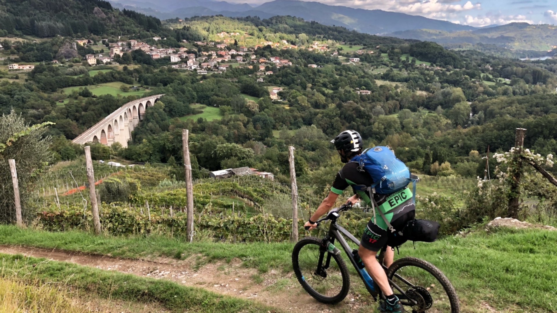 In e-bike through villages, nature and... local food in Tuscany