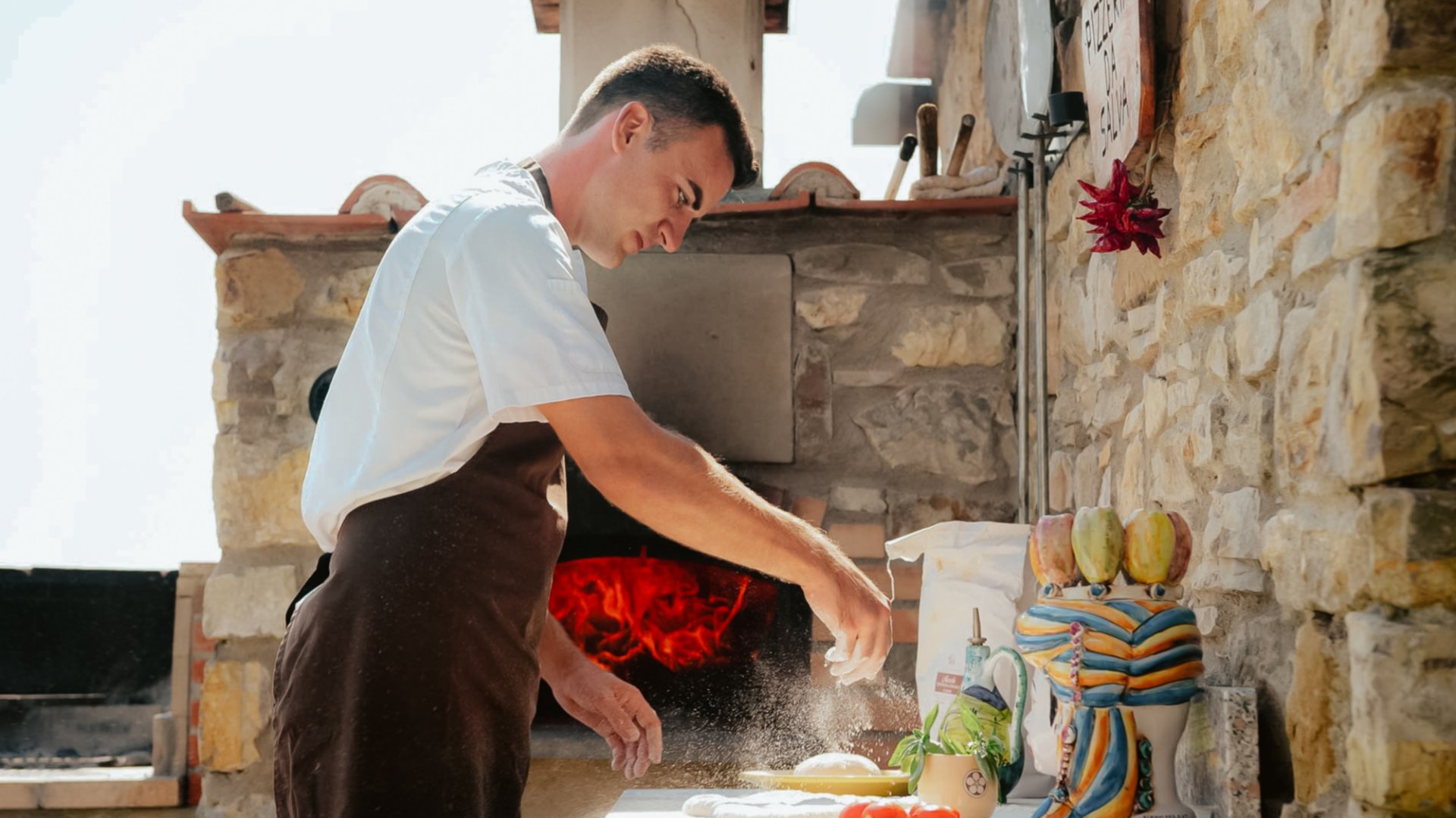 A cooking class to discover the secrets of making a perfect pizza on Chianti hills