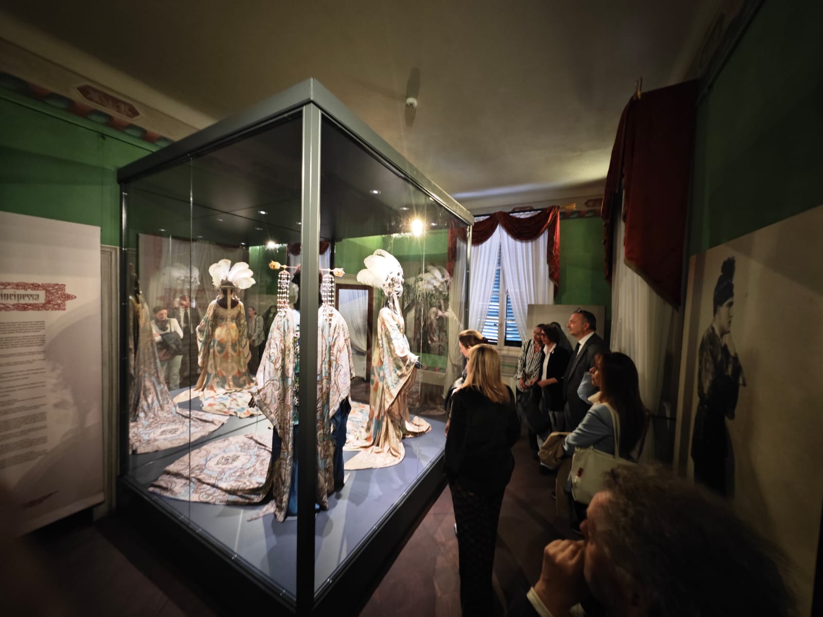 Una delle sale del museo con abiti di scena