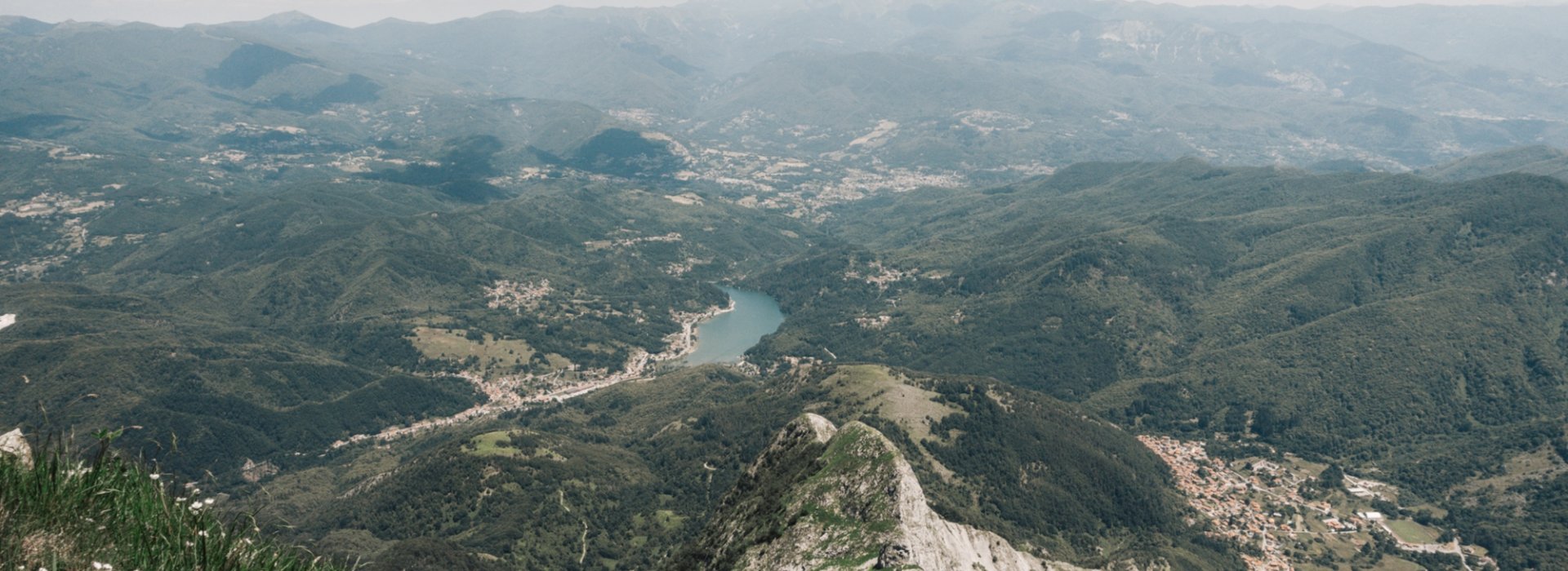 Un tour di 26 km nel cuore delle Alpi Apuane Un tour di 26 km nel cuore delle Alpi Apuane