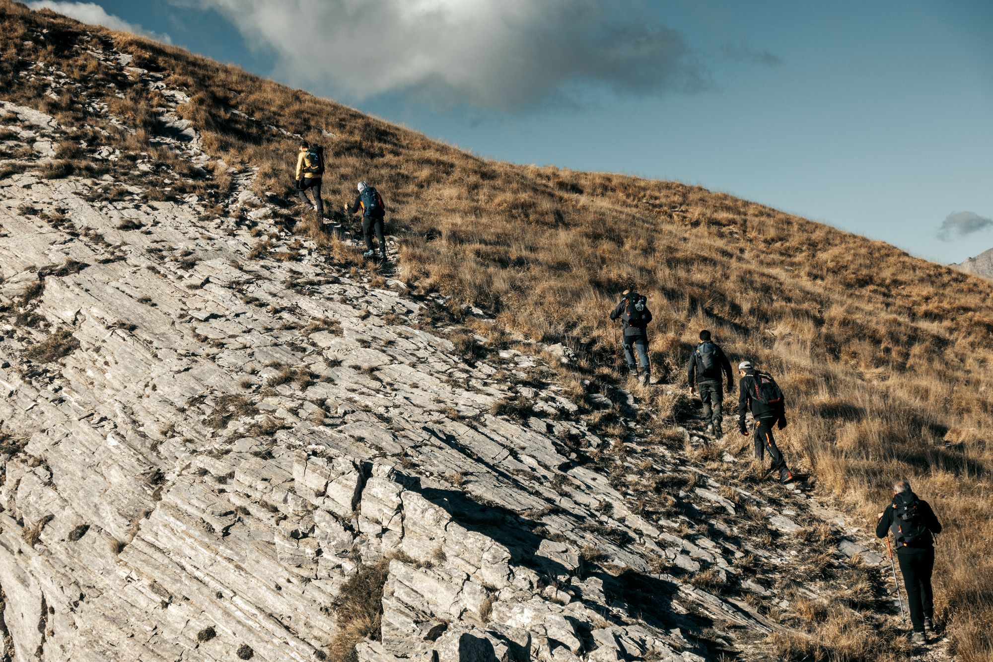 Salita su rocce e prati del Monte Sumbra