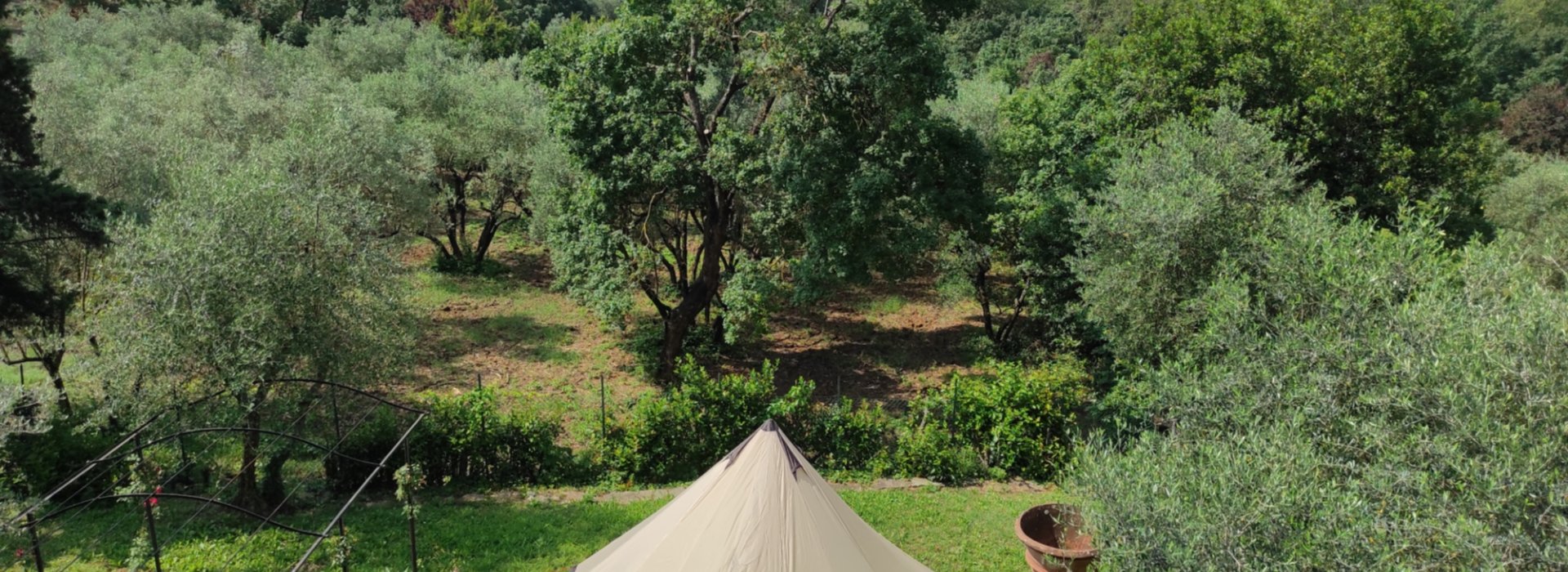 Tenda da campeggio montata a Firenze per il Mobile Glamping Azalai