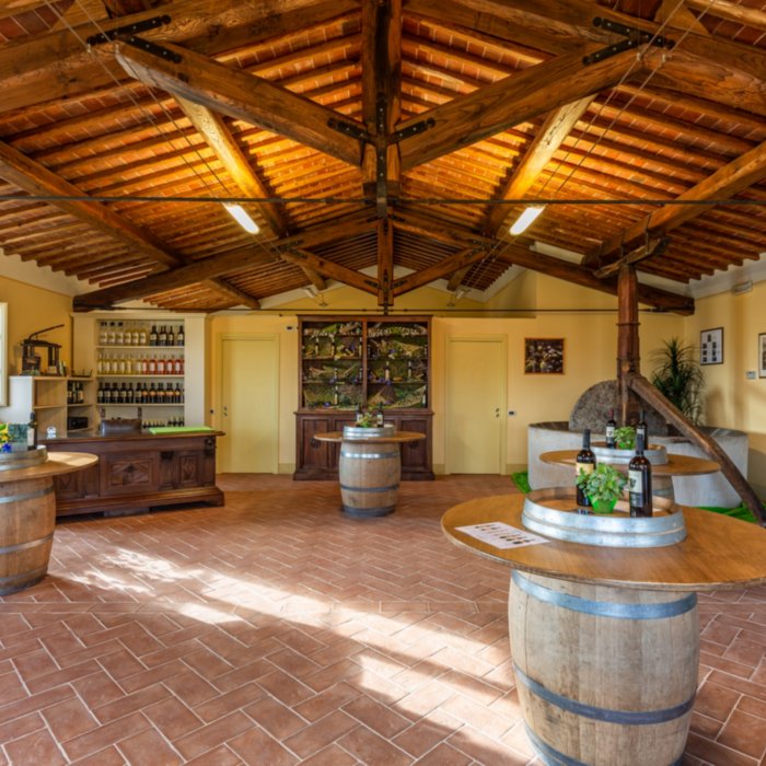 Olio, vino e tradizione a Montecarlo Olio, vino e tradizione a Montecarlo