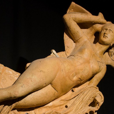 Un tour nella Valdichiana senese per scoprire il legame tra donne e vino dagli Etruschi ai giorni nostri