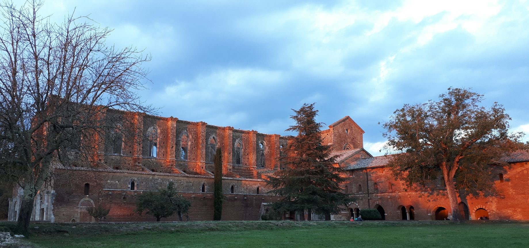 Visita all'Abbazia di San Galgano e all'Eremo di Montesiepi