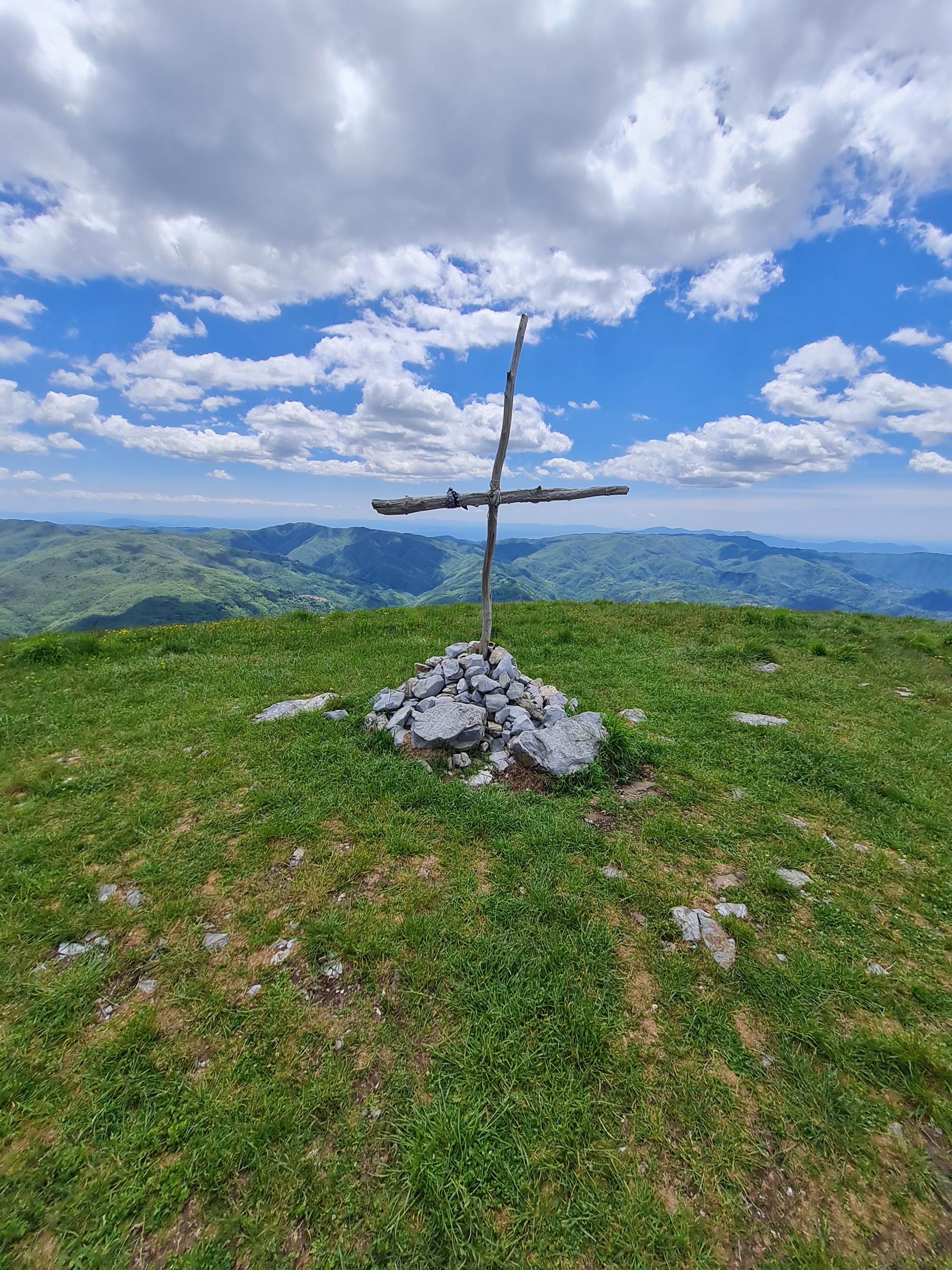Escursione di 10 km da Montefegatesi a Monte Pratofiorito e Monte Coronato