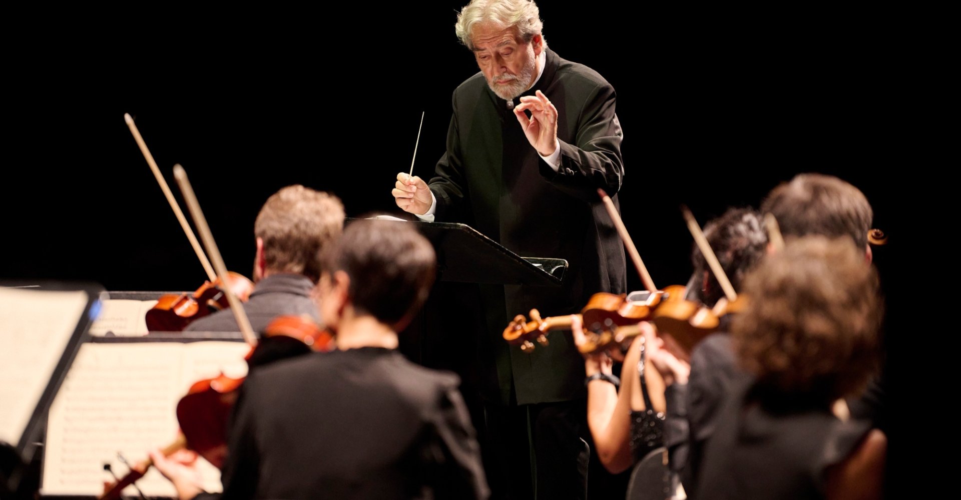 Il direttore d'orchestra Jordi Savall Il direttore d'orchestra Jordi Savall