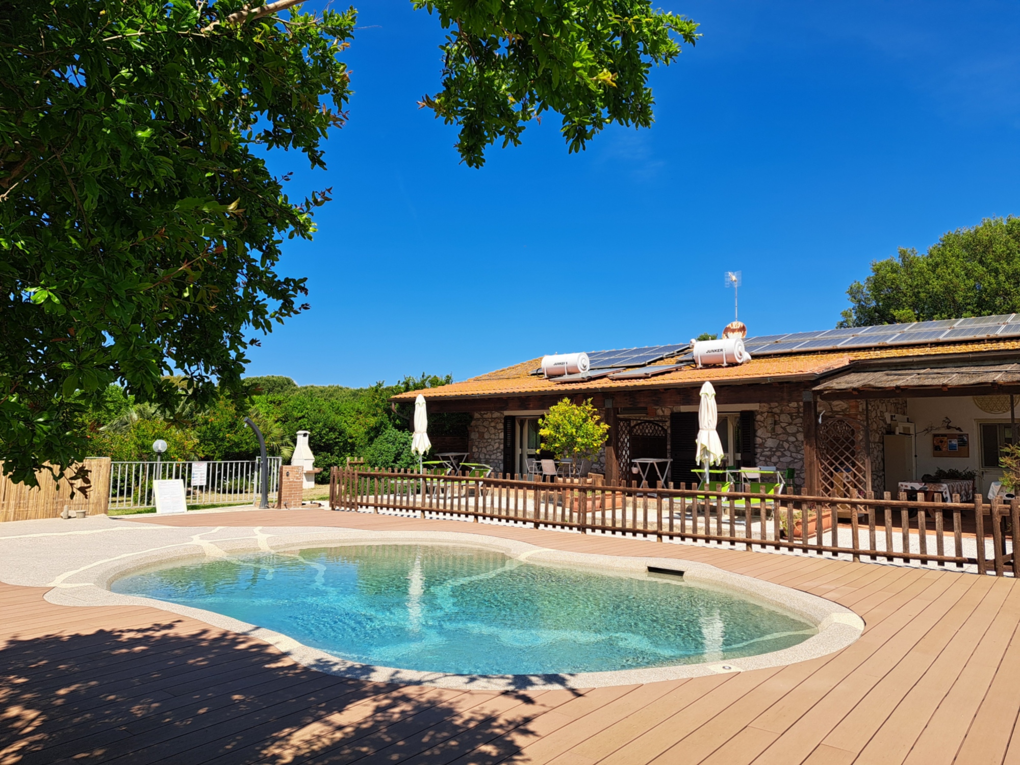 La piscina dell'agriturismo