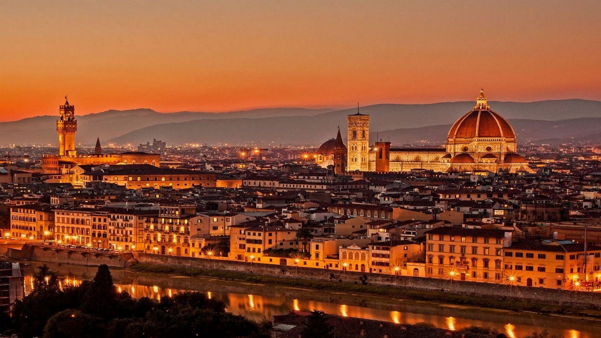 A tour at the sunset of great scenic and historical interest around the Oltrarno hills, around the city of Florence