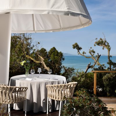 Resort all inclusive, cena romantica su terrazza panoramica privata vista mare in Toscana