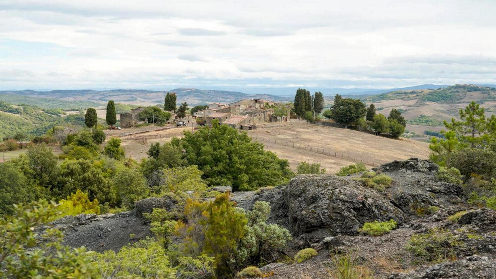 Trekking to discover the treasures of the Pavone valley