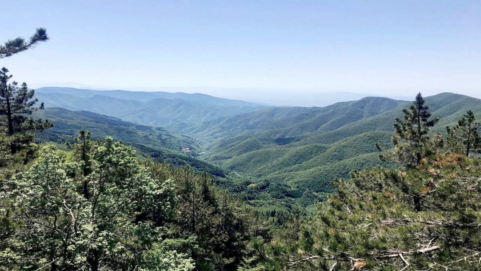 Trekking of 16 kilometers from Masso della Fanciulla to Castello dei Vescovi