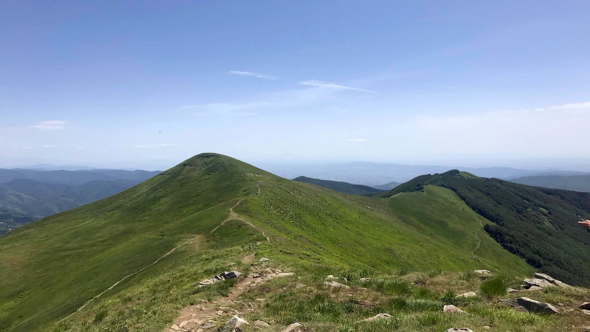 Panoramic tour on the soft ridges of the northern Pratomagno