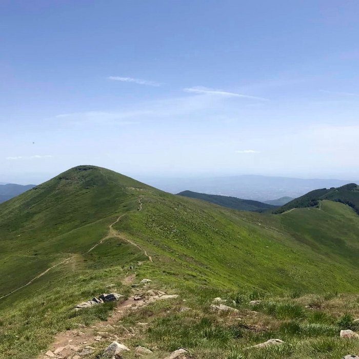 Panoramic tour on the soft ridges of the northern Pratomagno