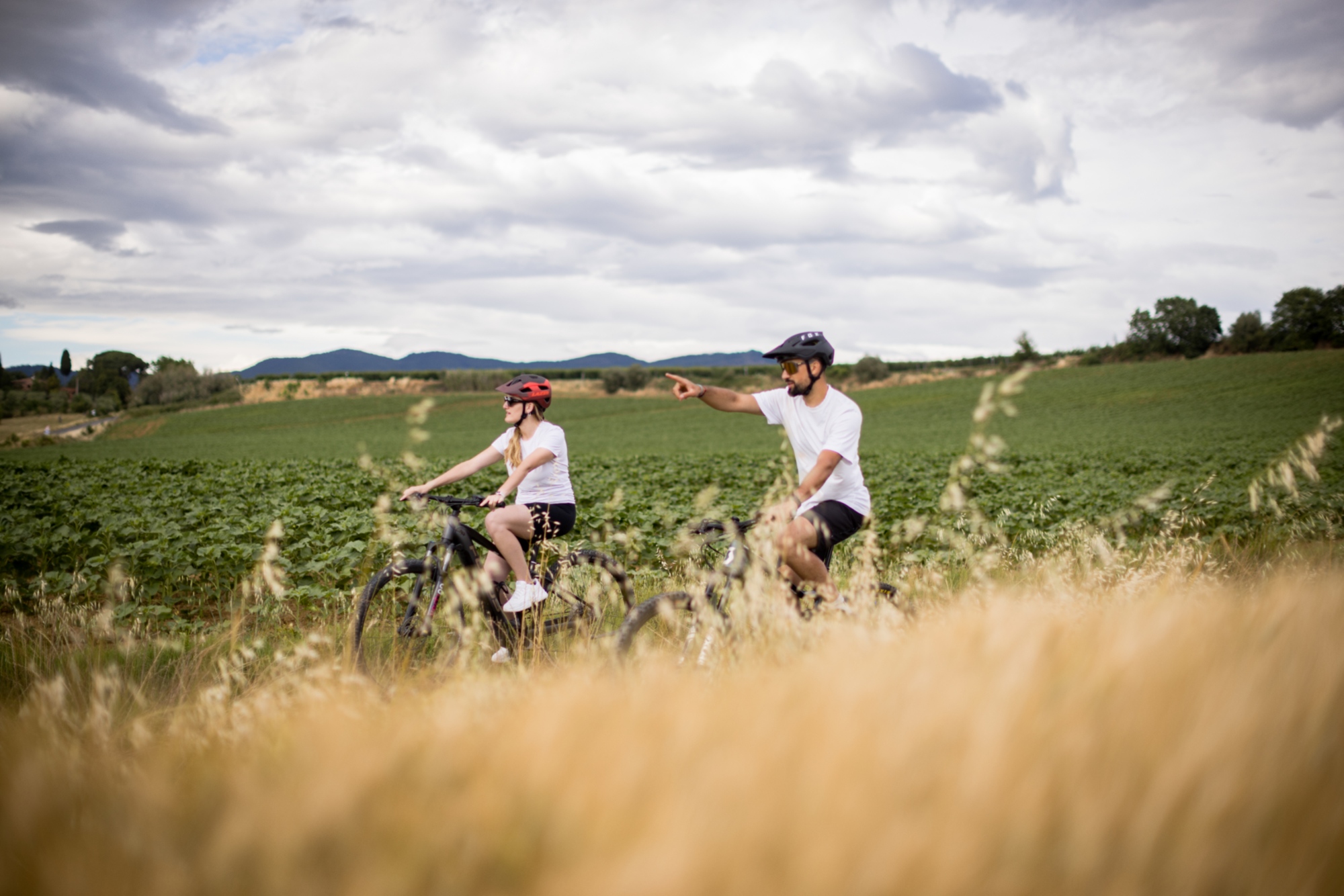 Panoramic tour by eBike along paths rich in history on the hills of Valdichiana