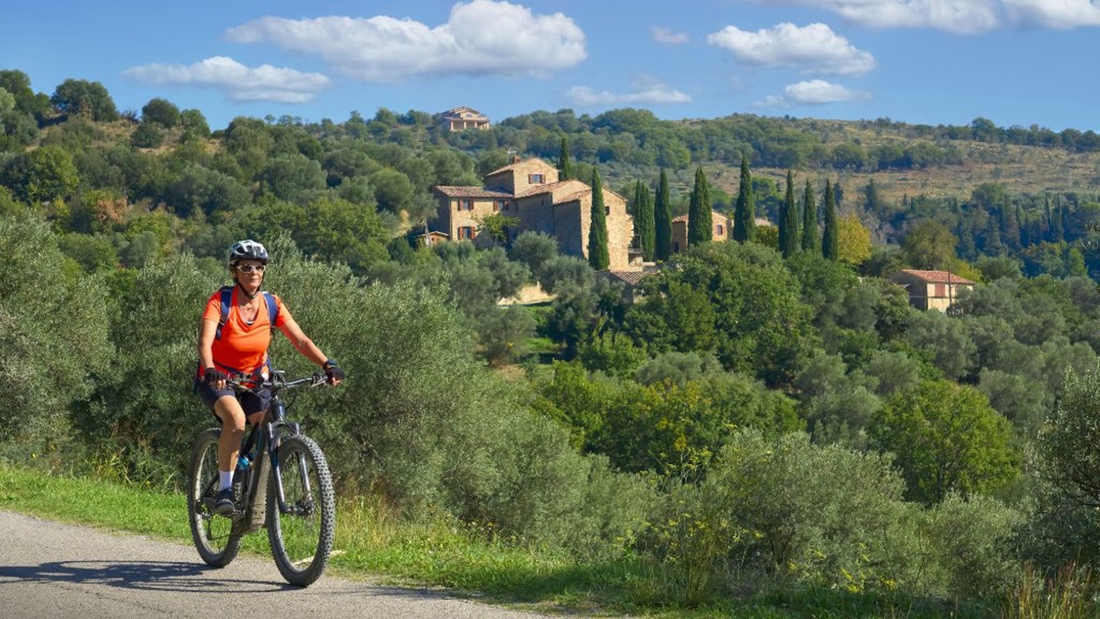 E-bike self-guided tour among Bibbona and Bolgheri