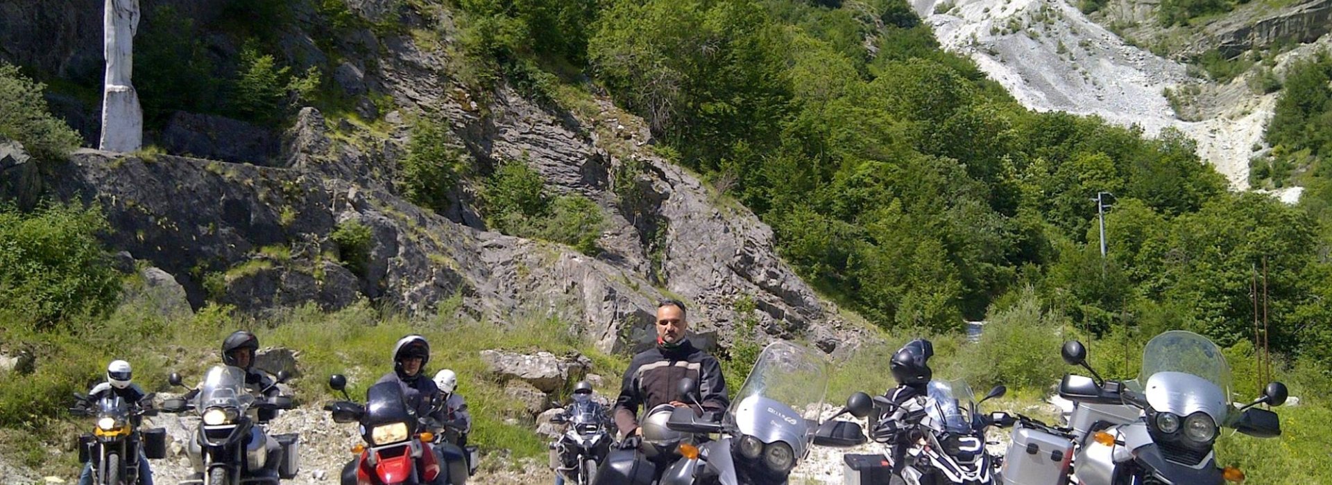 La via del marmo in moto