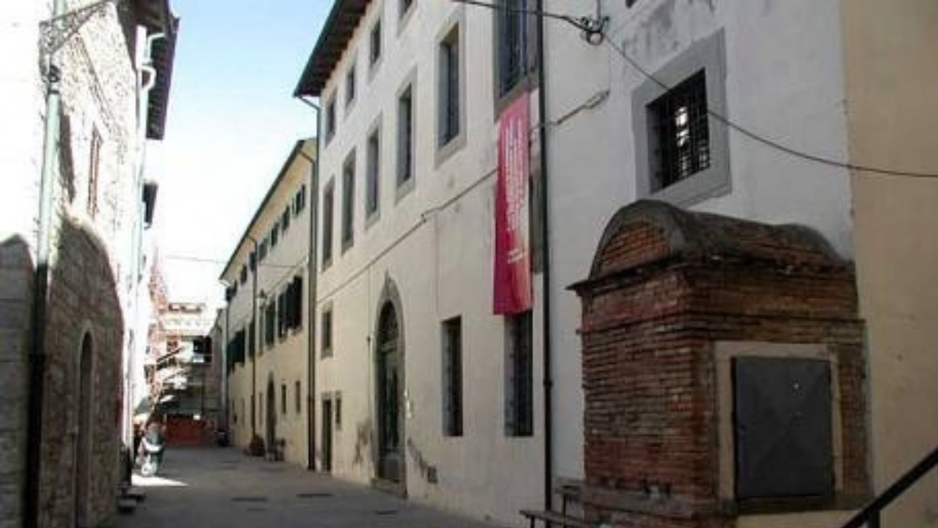 Esterno del museo e portone