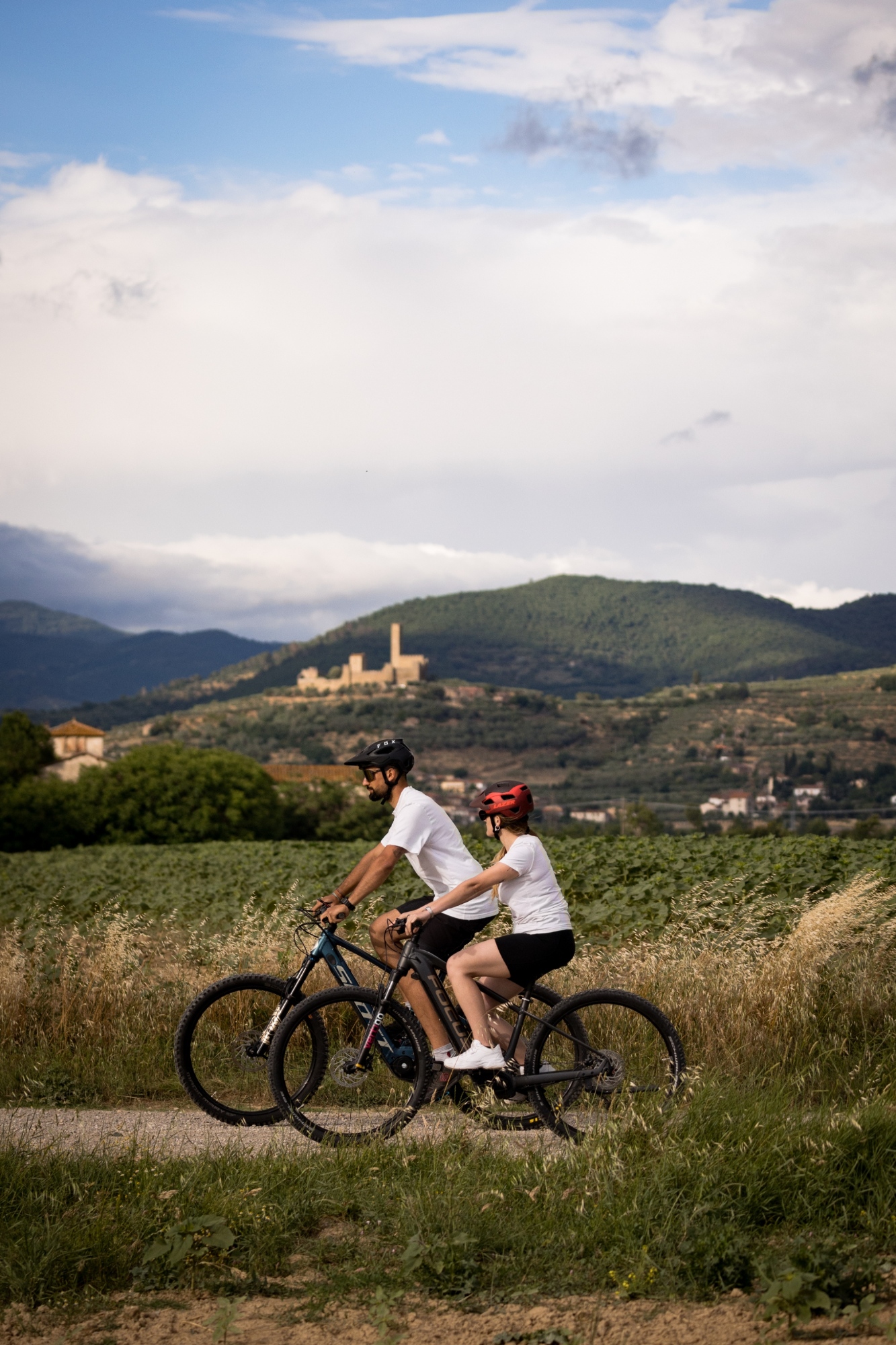 Panoramic tour by eBike along paths rich in history on the hills of Valdichiana