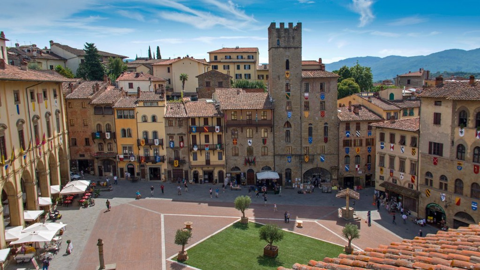 E-bike tour from Lago Trasimeno to Cortona