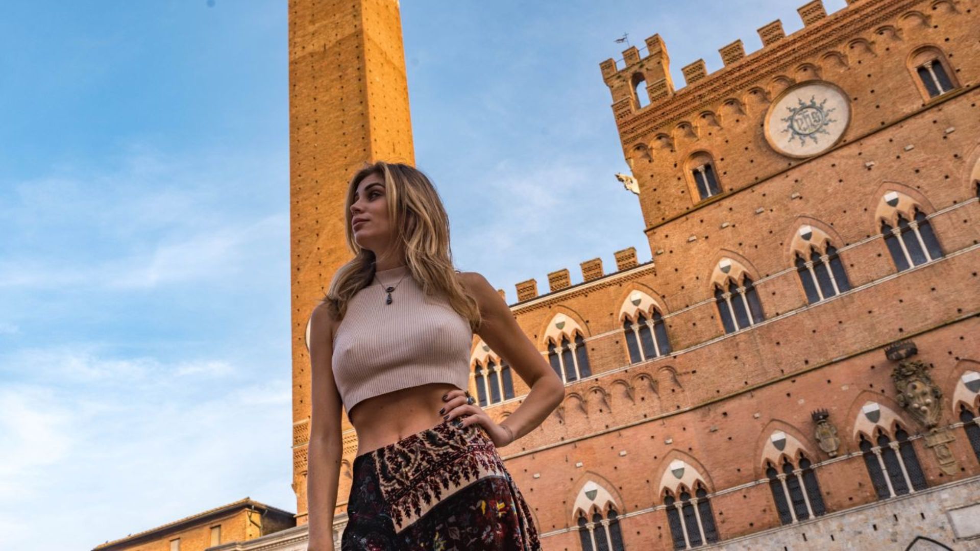 Private tour to discover the most iconic places of the historic center of Siena with personal photographer