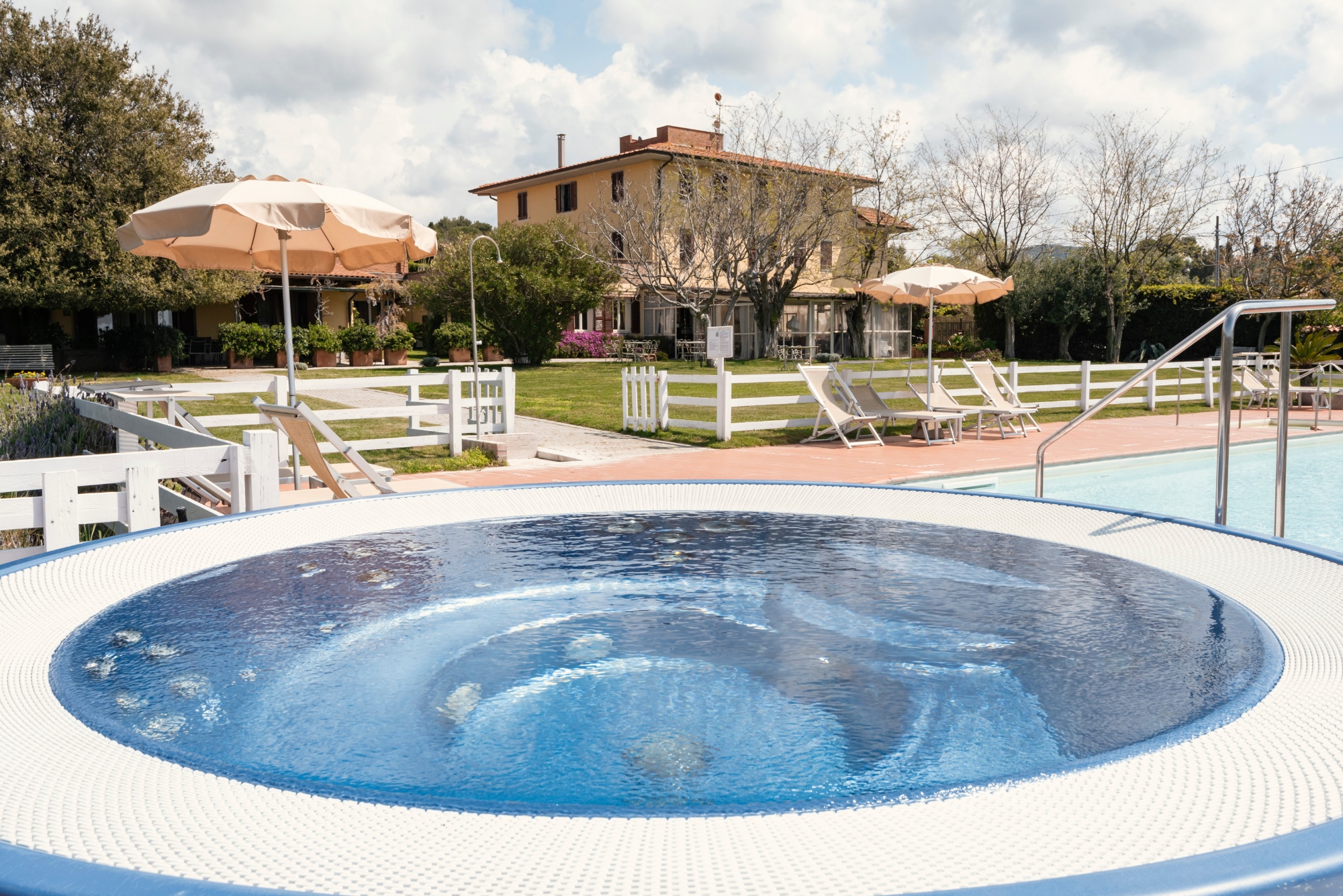 piscina, agriturismo, giardino San Vincenzo Livorno