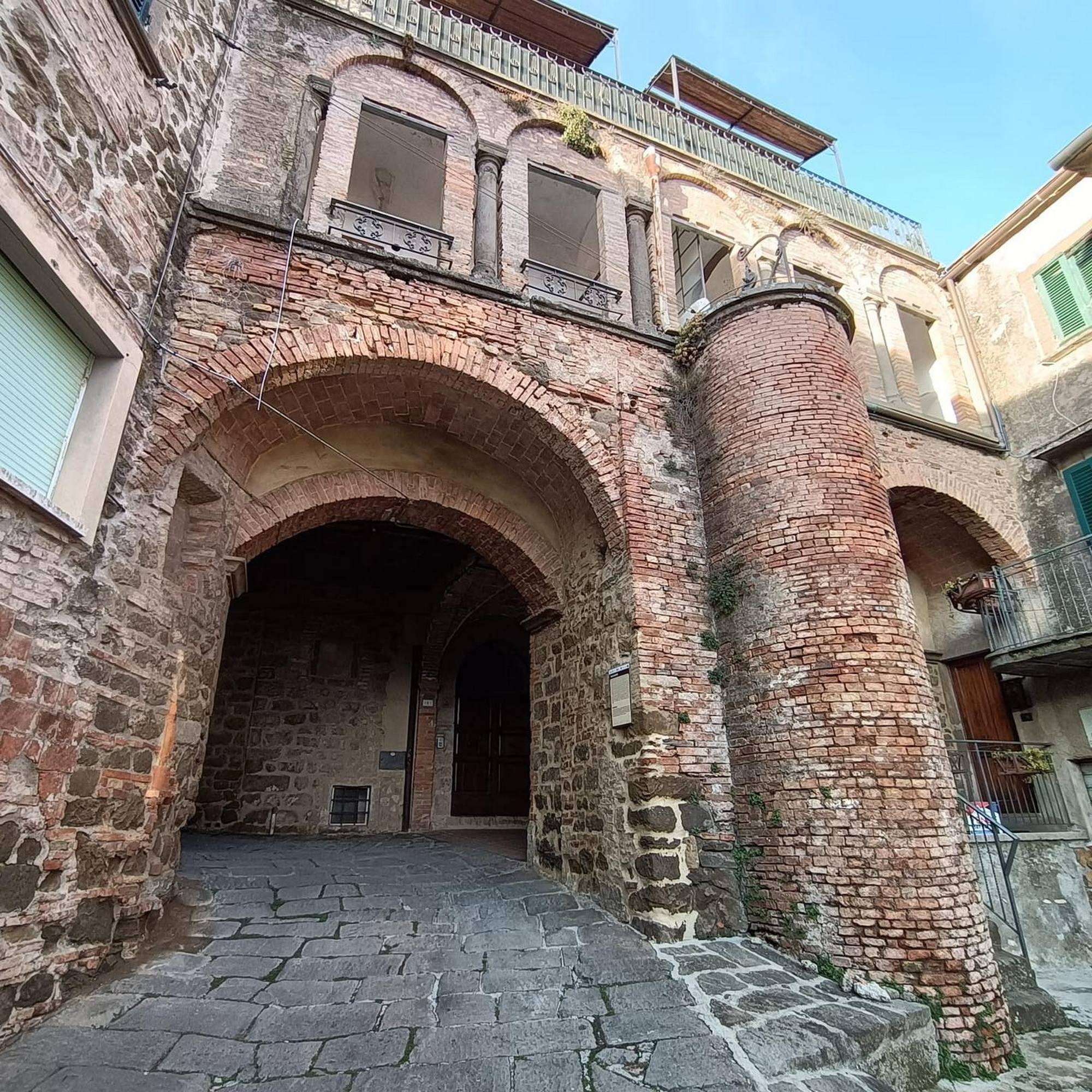 La Sassa, sentieri sul blu