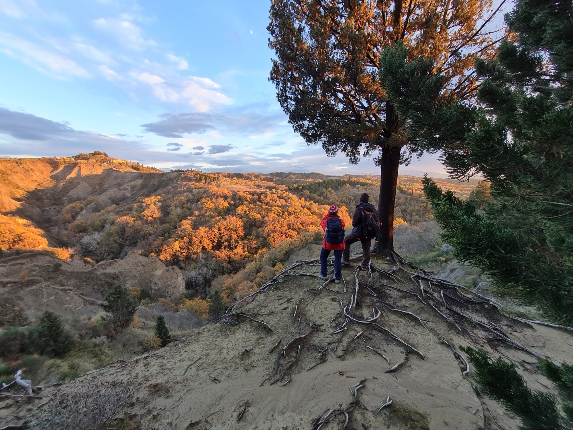 Trekking tra i calanchi di Monteoliveto e visita dell’Abbazia