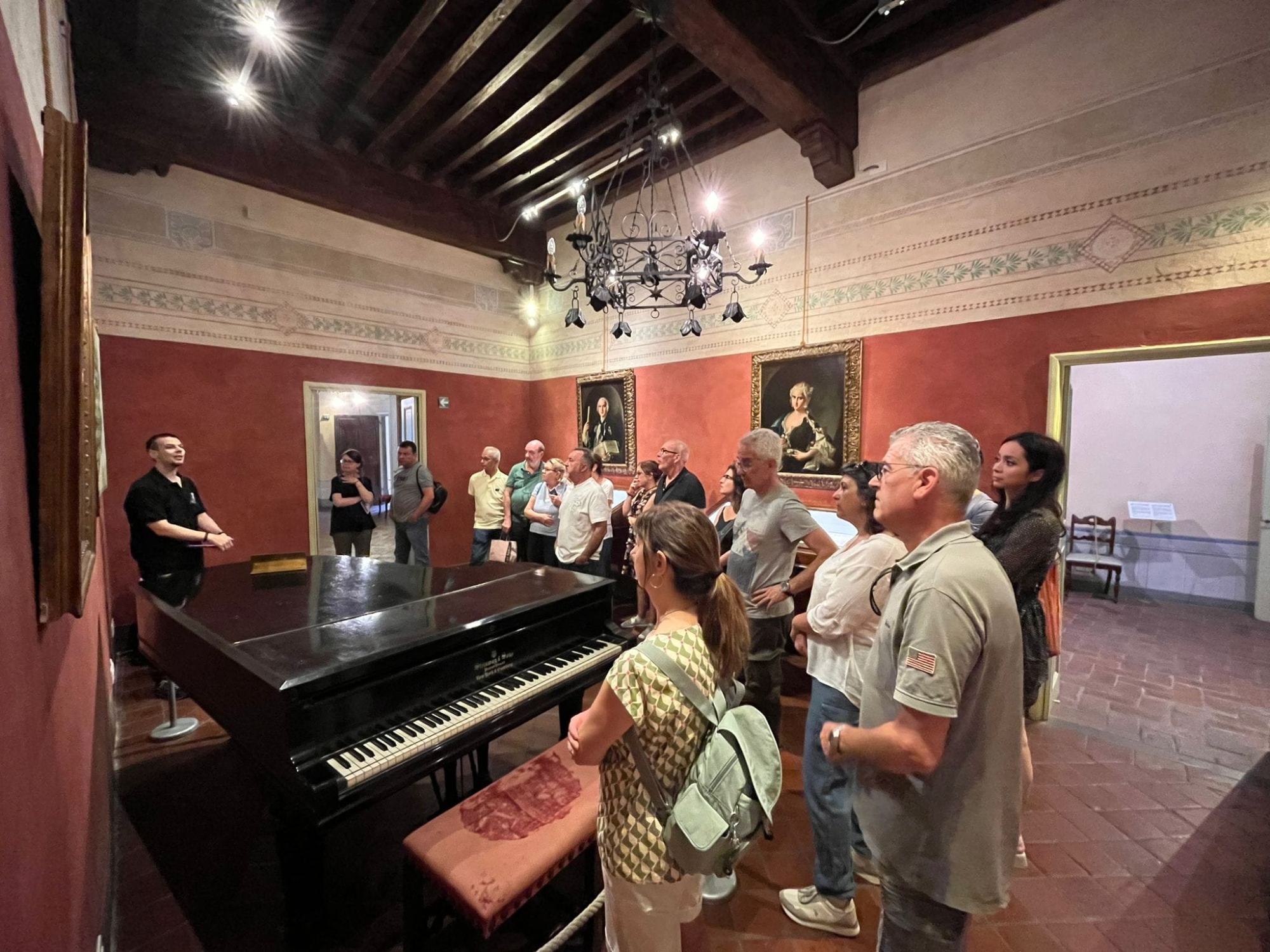 Puccini Museum Lucca – sala con il pianoforte di Giacomo Puccini durante una visita guidata