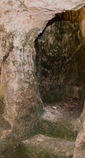 Innenbereich der Nekropole von Dometaia