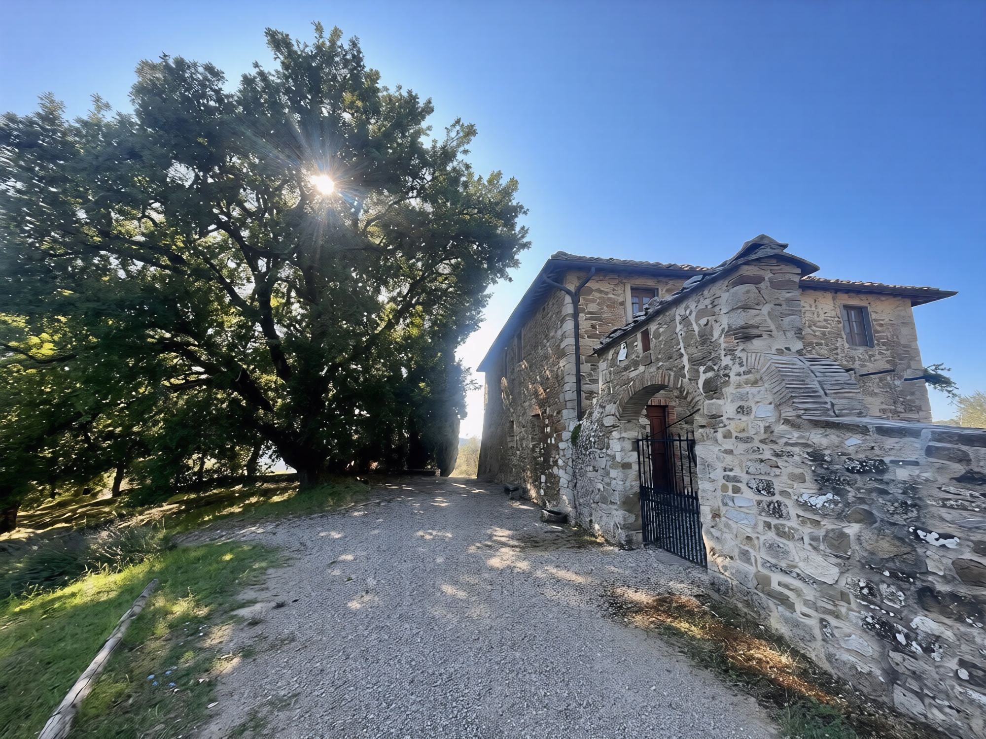 Edificio storico di Fonterutoli nel territorio del Gallo Nero